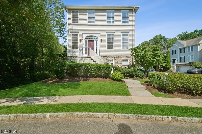 131 Arrowgate Dr photo 1