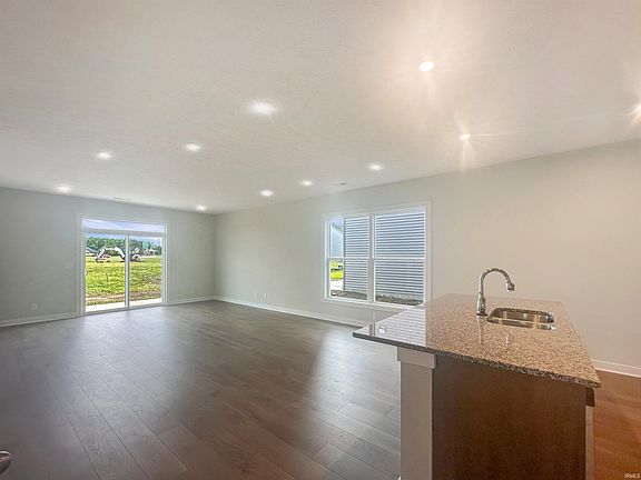3rd image of 4657 Chelmsford Dr