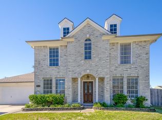 2118 N Mission Cir, Friendswood, TX 77546