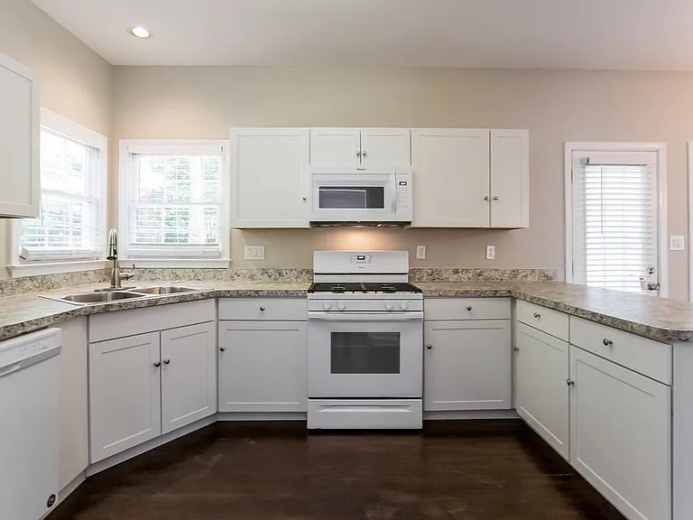 111 Windsong Dr — Photo 7