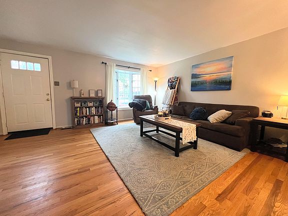 4th image of 541 E Luray Ave