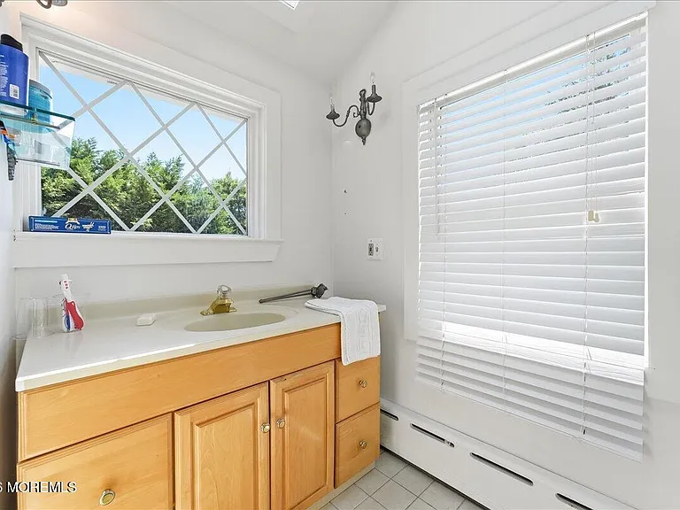 496 W Park Ave — Photo 20