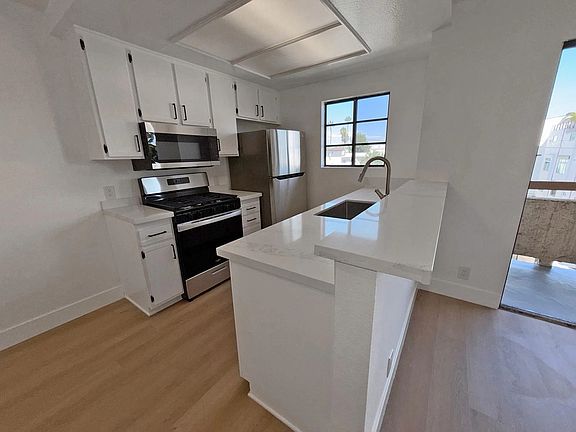 2nd image of 1321 N Vista St #301