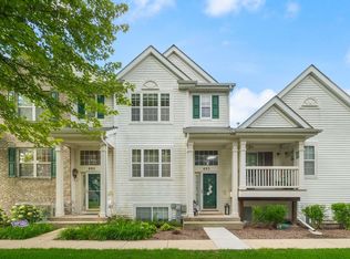 893 Emerald Dr, Hampshire, IL 60140