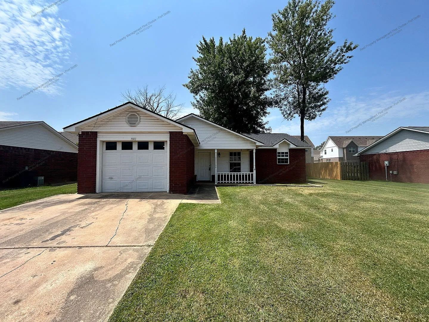 3 bed, 1.0 bath, 1284 sqft, $1,000 — Photo 1