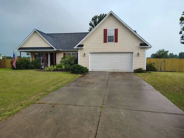 137 Appalachian Dr, Raeford, NC 28376