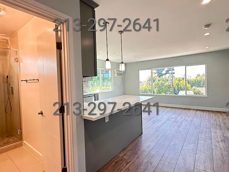 7571 Willoughby Ave #10 — Photo 6
