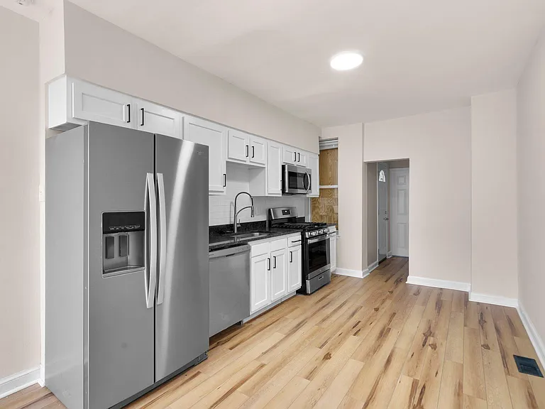 428 N Patterson Park Ave — Photo 3