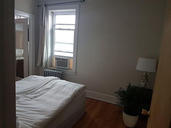 5th image of 4119 N Wolcott Ave APT 3