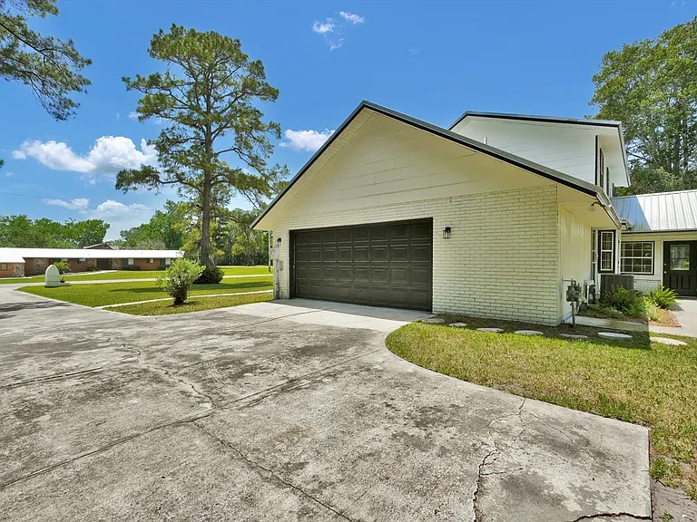 100 Redbud Woods Trl — Photo 23