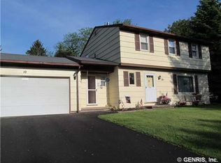 10 Dublin Heights Rd, Penfield, NY 14526