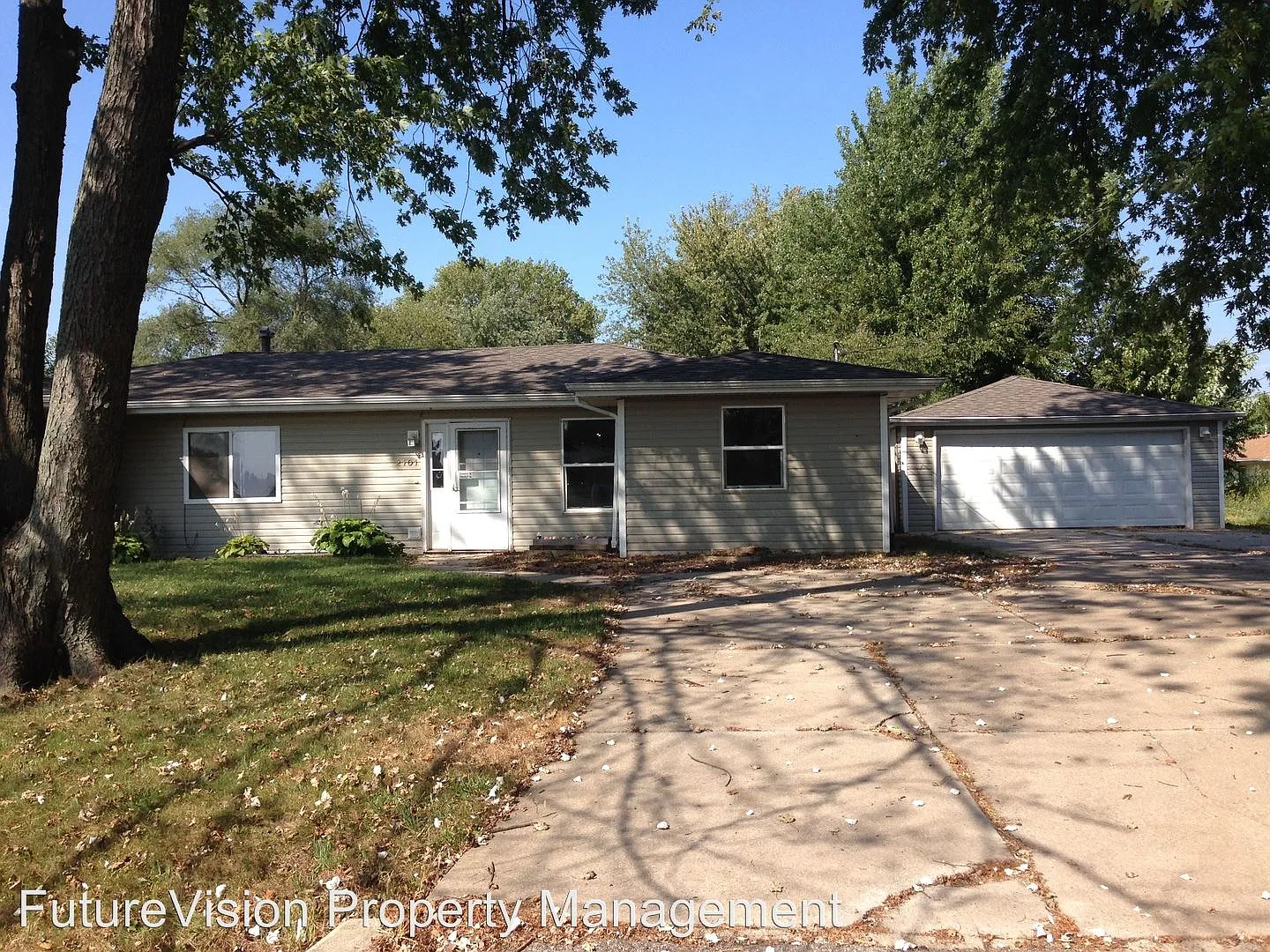 2101 Home St photo 1