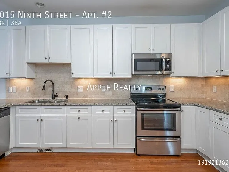 1015 9th St #2 — Photo 10