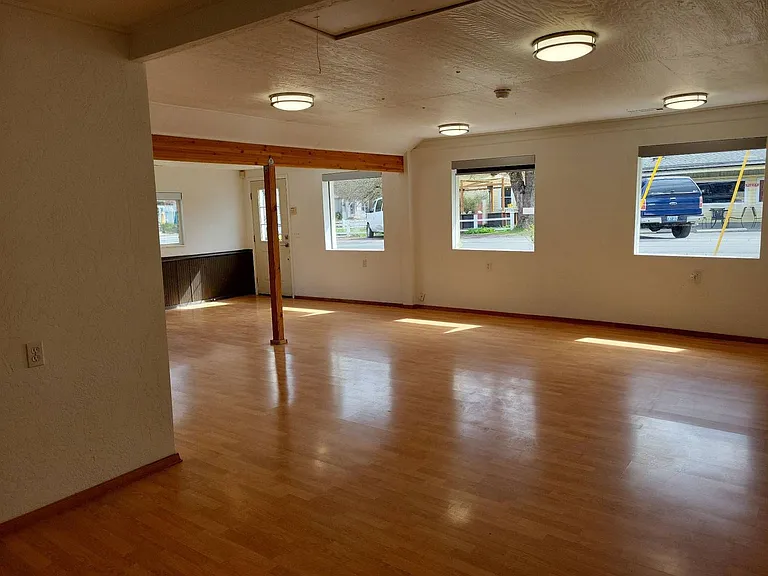 225 E C St — Photo 15