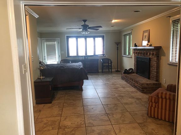 Huge Master with Gas Logs