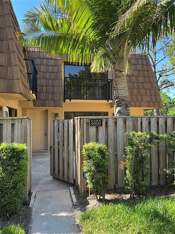 2 bed, 2.5 bath, 1285 sqft, $1,850 — Photo 1