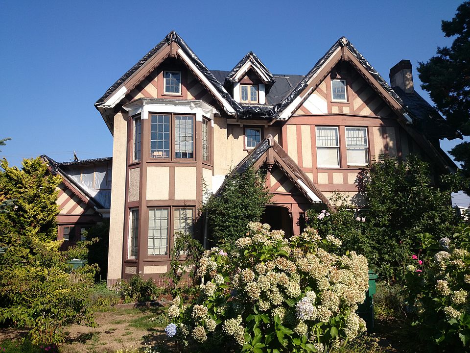 2nd image of 5002 19th Ave NE