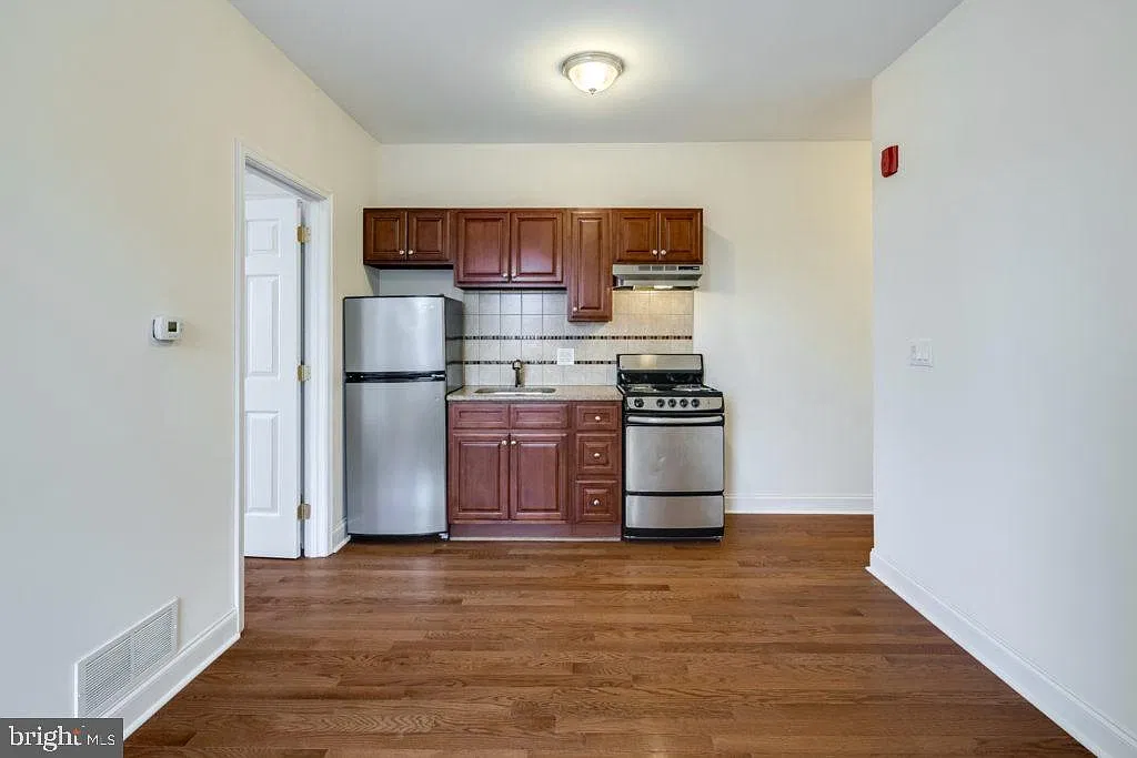 1 bed, 1.0 bath, $1,195 — Photo 3