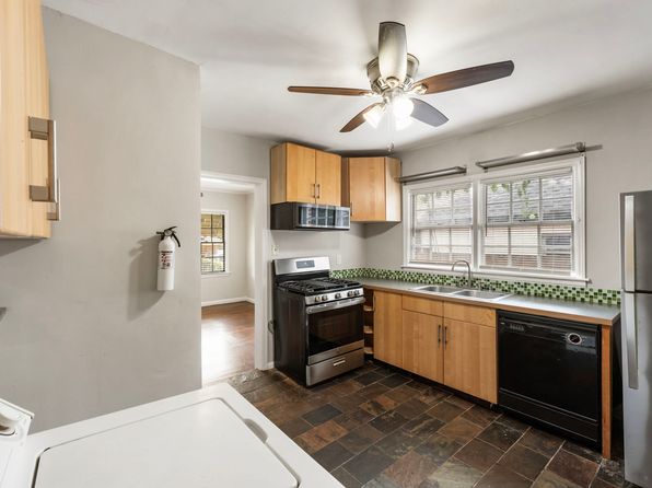404 Lynnhaven Dr SW