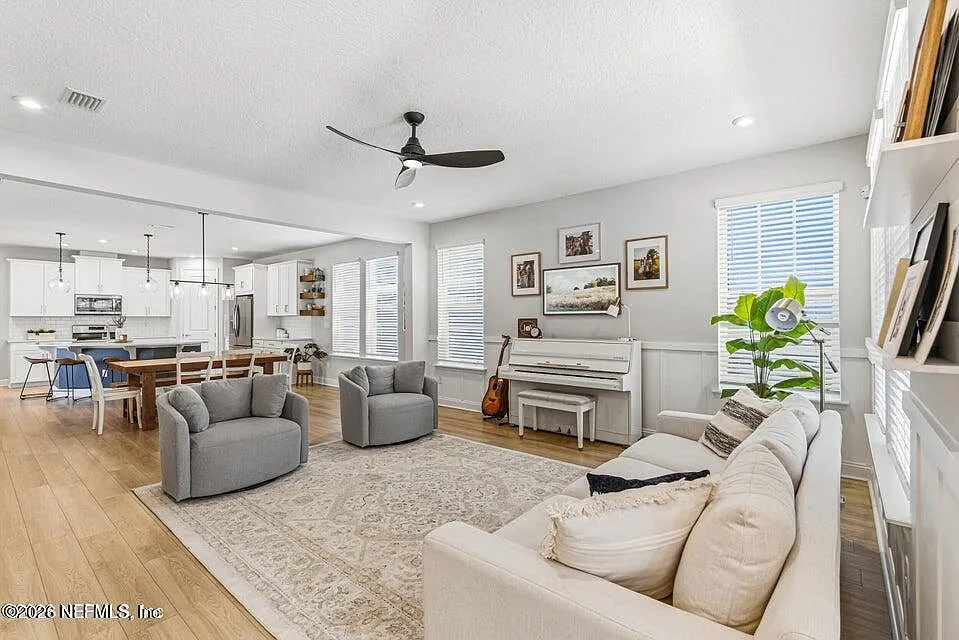4 bed, 3.5 bath, 2754 sqft, $3,900 — Photo 3