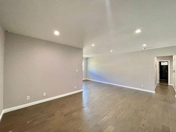 4th image of 6153 Lexington Ave #18