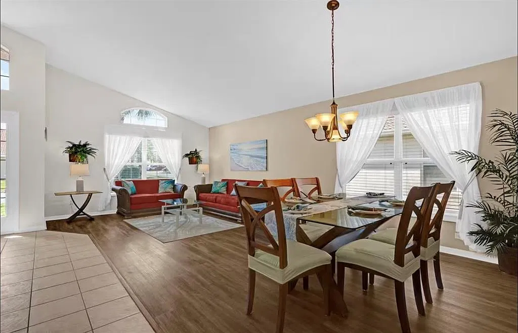 4 bed, 3.0 bath, 1940 sqft, $2,900 — Photo 2