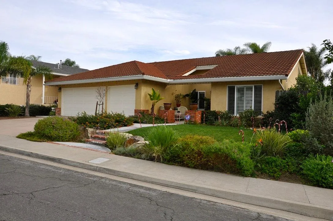 4 bed, 1890 sqft, $5,700 — Photo 2