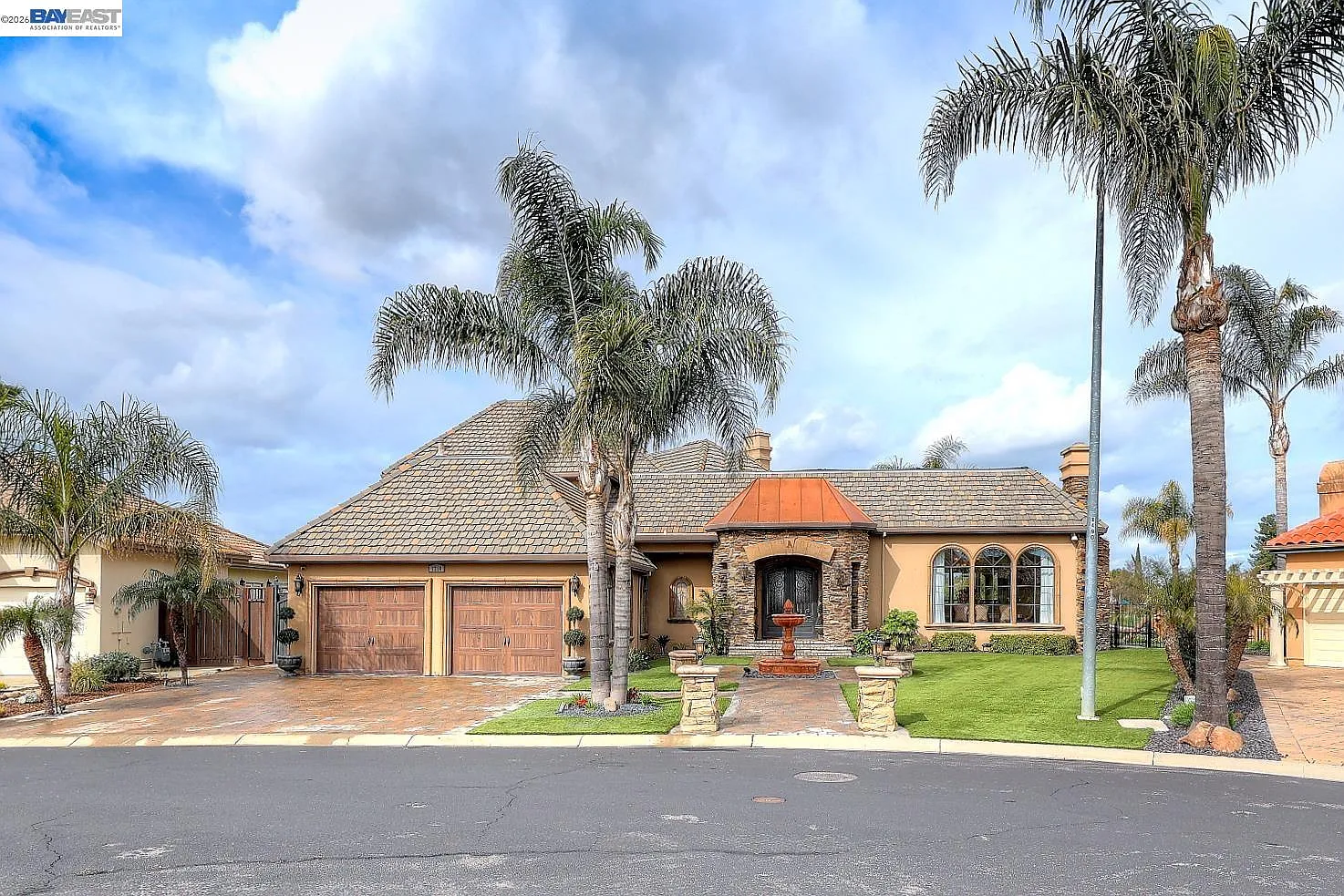 1310 Hampton Ct photo 1