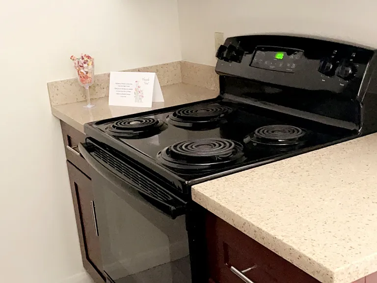 Windsor Garden Apartments — Photo 10