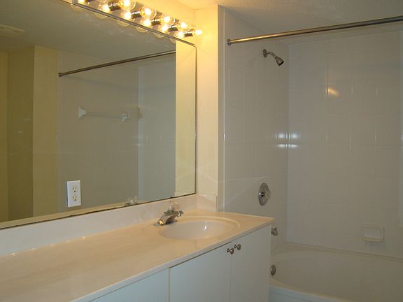 4th image of 10140 NW 33rd St #0