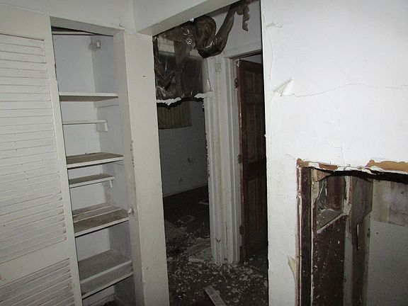 4th image of 15011 Beaverland St