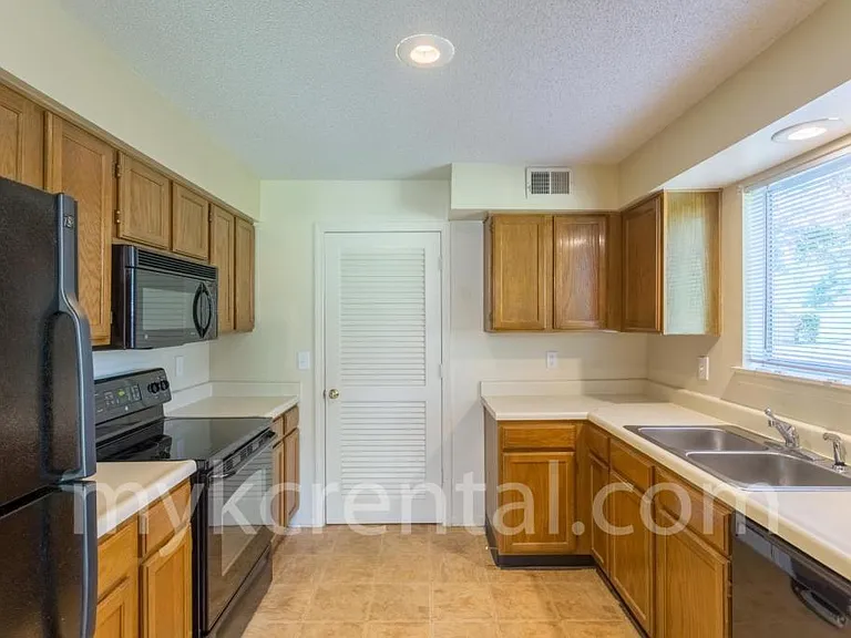 11204 Nieman Rd #101 — Photo 6