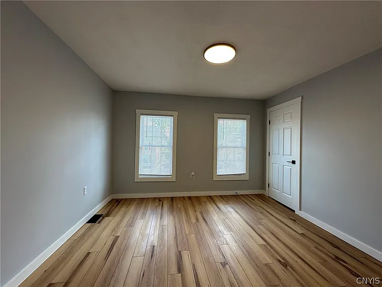128 Caroline Ave — Photo 20