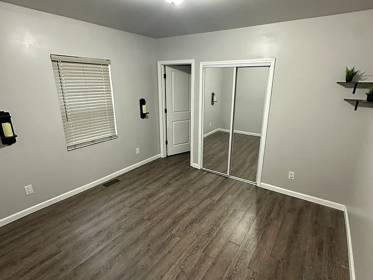 1343 N Gale St — Photo 4