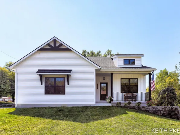 272 E Ash St NE, Cedar Springs, MI 49319