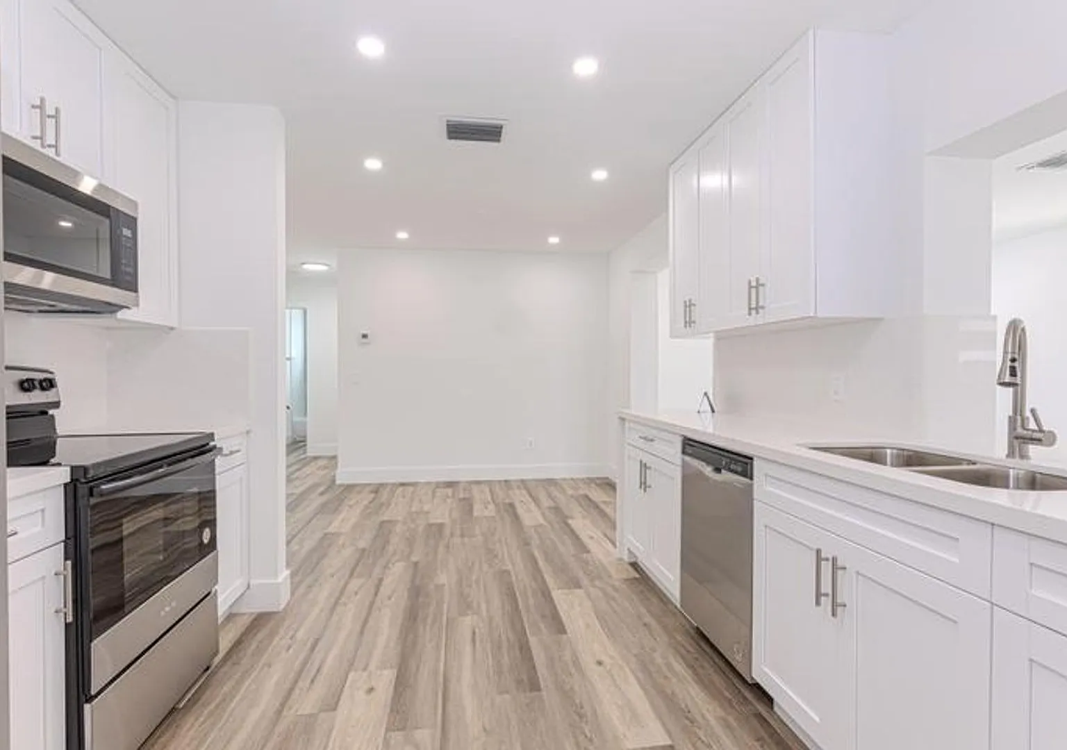 1717 16th Court N, Lake Worth Beach, FL 33460 — Photo 1