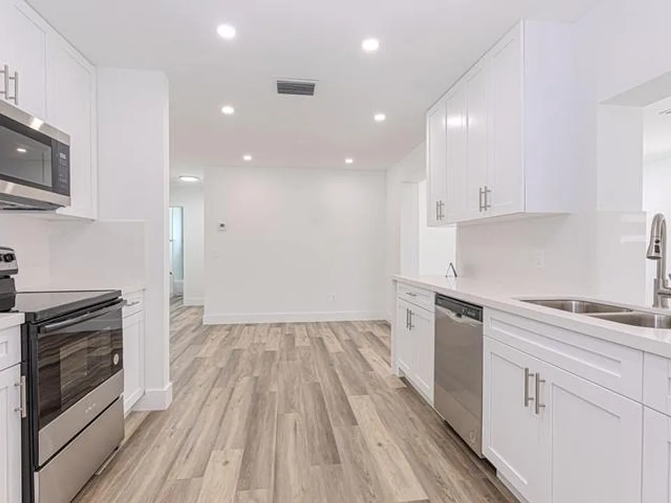 1717 16th Ct N