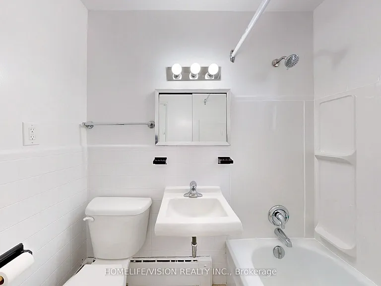 9901 Yonge St #4 — Photo 29