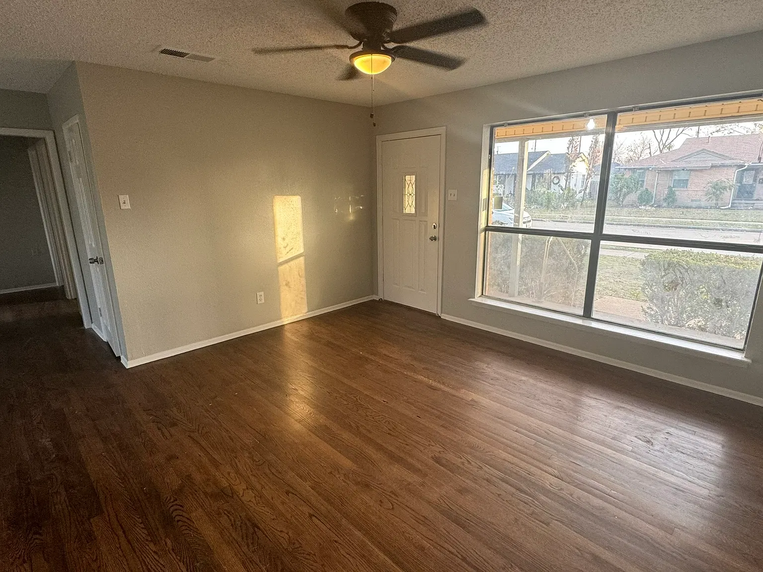 3 bed, 1142 sqft, $1,850 — Photo 3