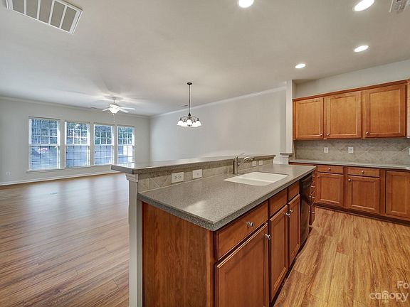 5th image of 1554 River Bend Blvd