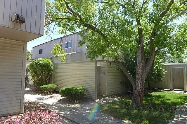 2 bed, 990 sqft, $1,099 — Photo 2