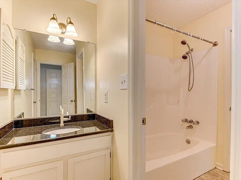 407 Folkstone Cir — Photo 30