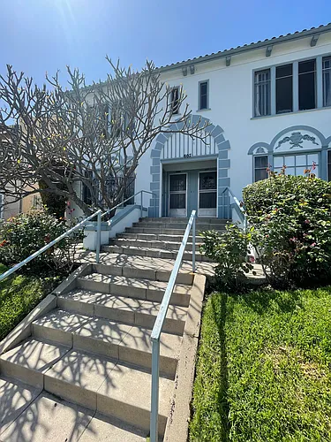 809 1/2 N Ridgewood Pl #809 Photo 1