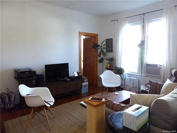4th image of 34 Church St Unit 2E