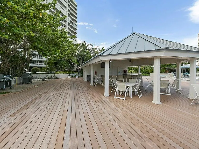 4201 N Ocean Blvd #1605 — Photo 31