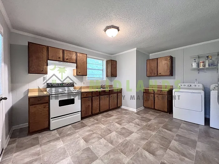 137 Miranda Rd — Photo 33
