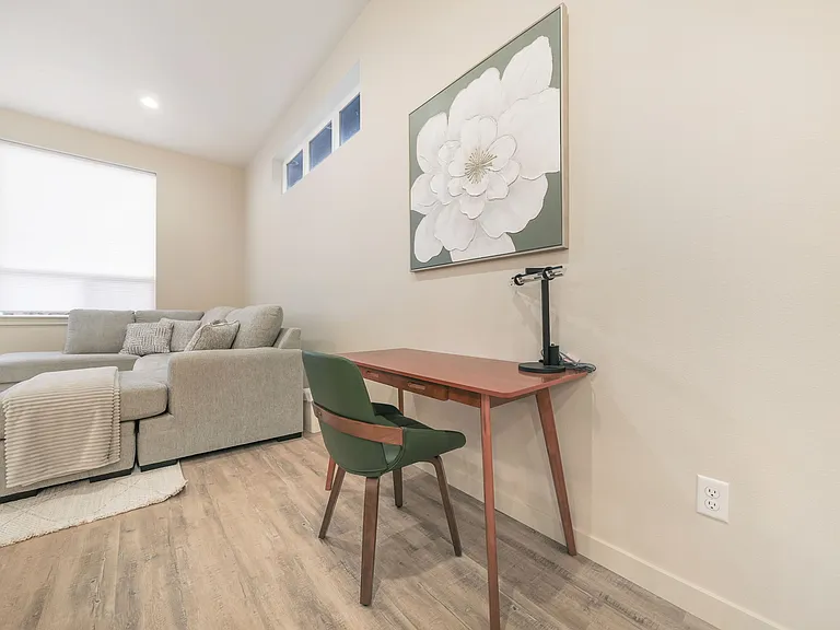 NW Victory Ave — Photo 10