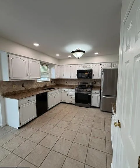 108 Parkside Dr — Photo 15