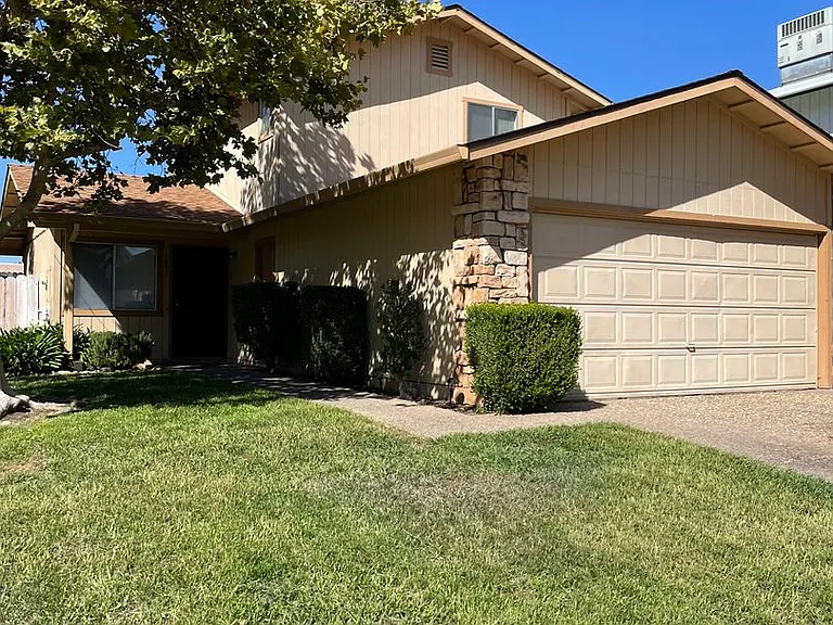 1057 Diablo Ave — Photo 1