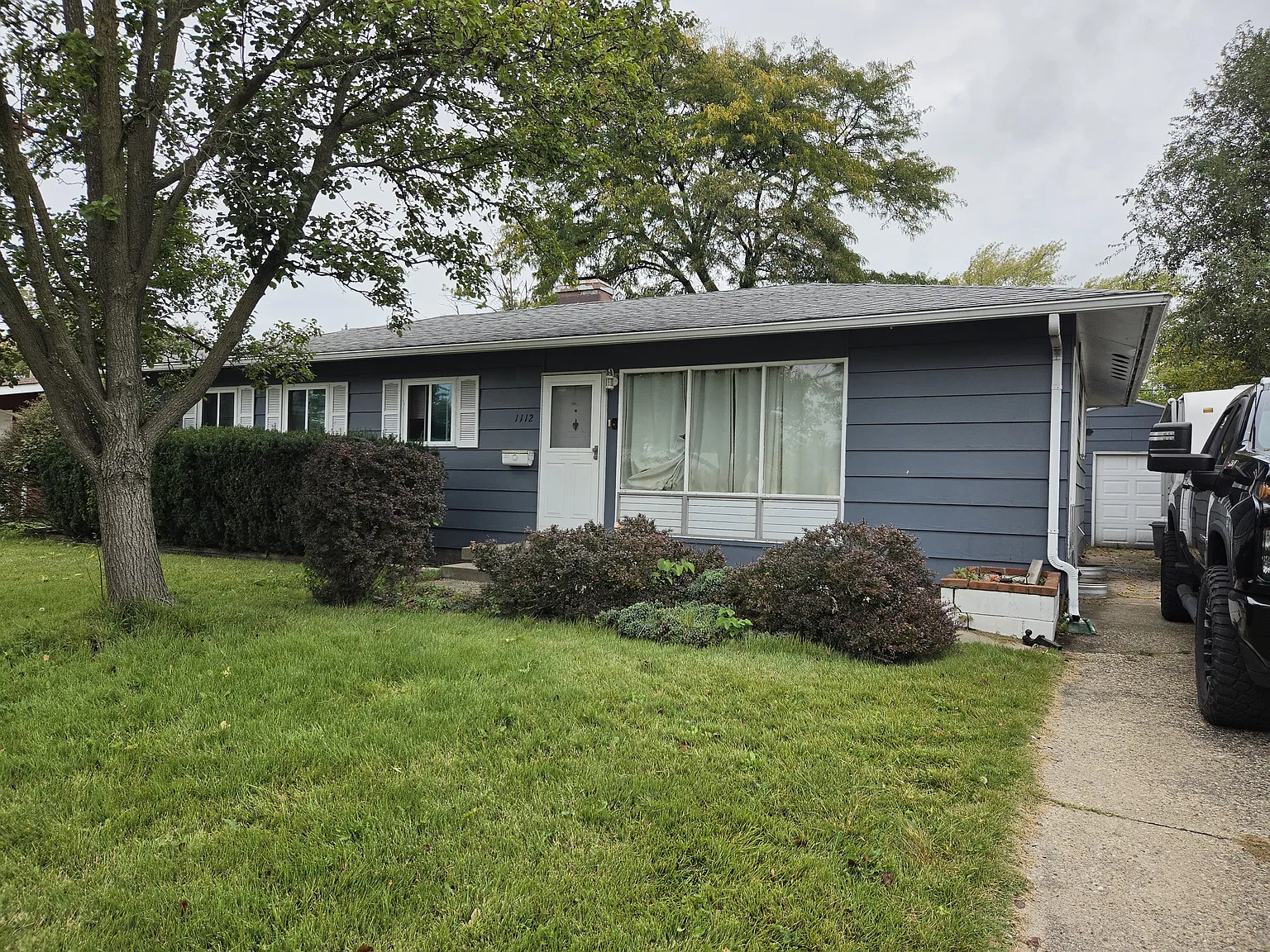 3 bed, 1.5 bath, 1225 sqft, $1,500 — Photo 1